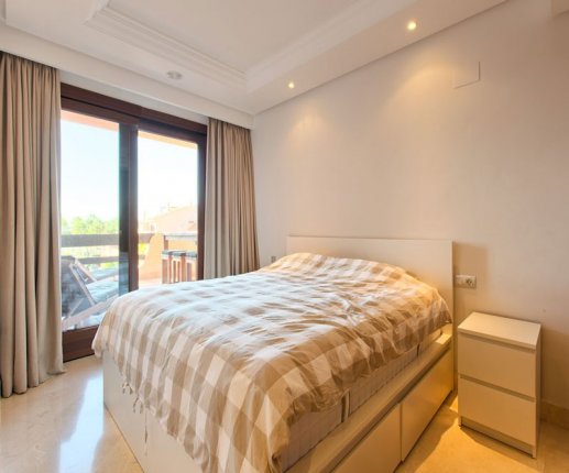 Luxury-Penthouse-with-sea-view,-Estepona,-Spain_3