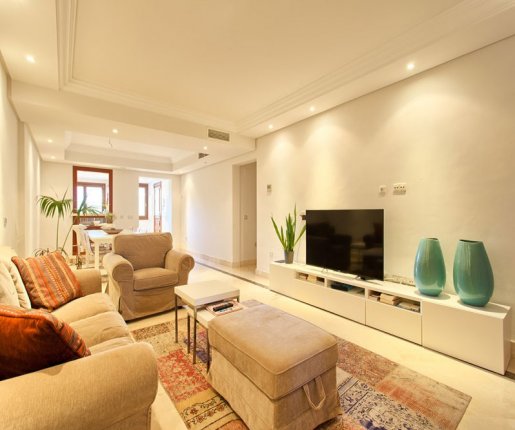 Luxury-Penthouse-with-sea-view,-Estepona,-Spain