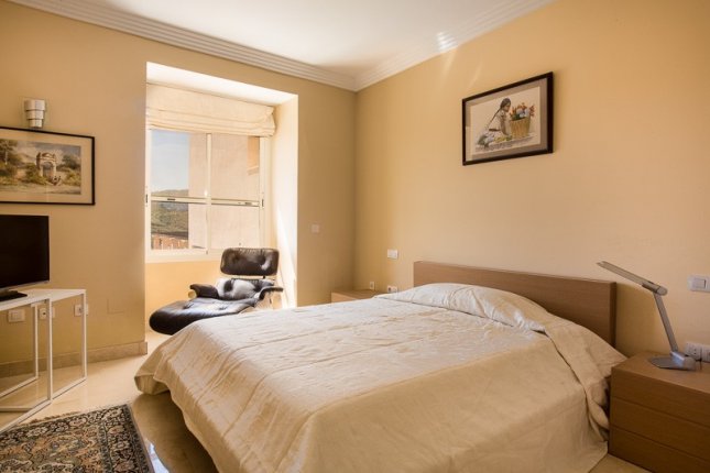 12_guest_bedroom