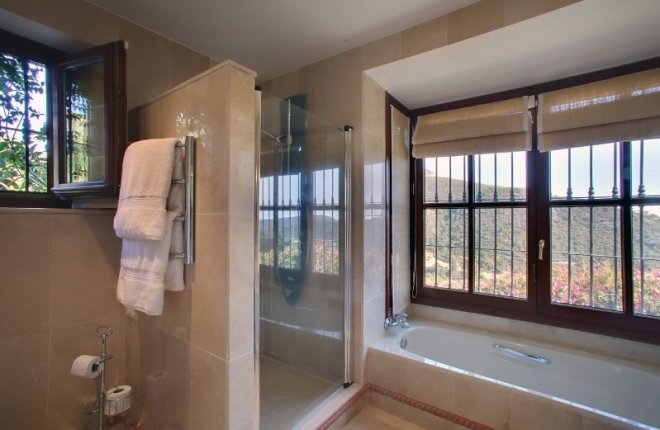13_bathroom_master_suite