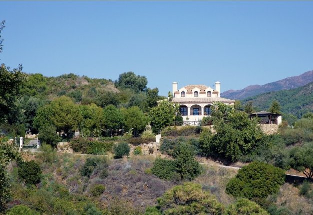 2_view_of_the_house