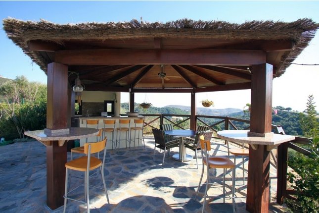 6_bbq_and_outside_dining