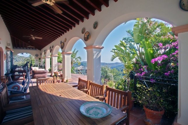 7_covered_terrace_with_views