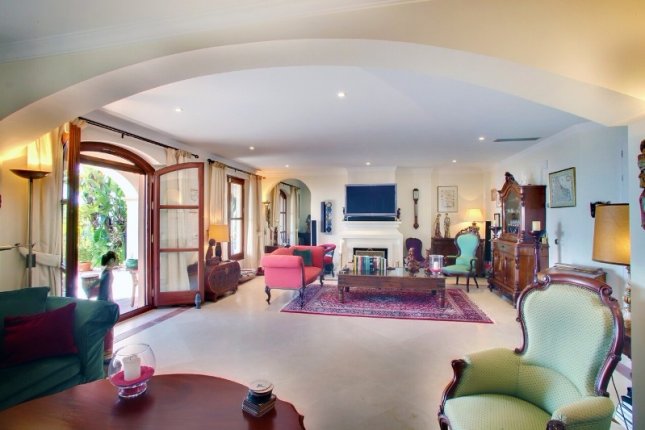 8_living_area