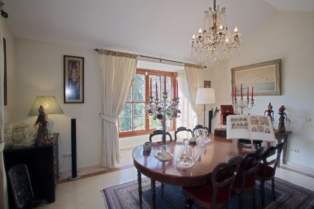 9_dining_area