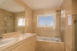 16_guest_bathroom