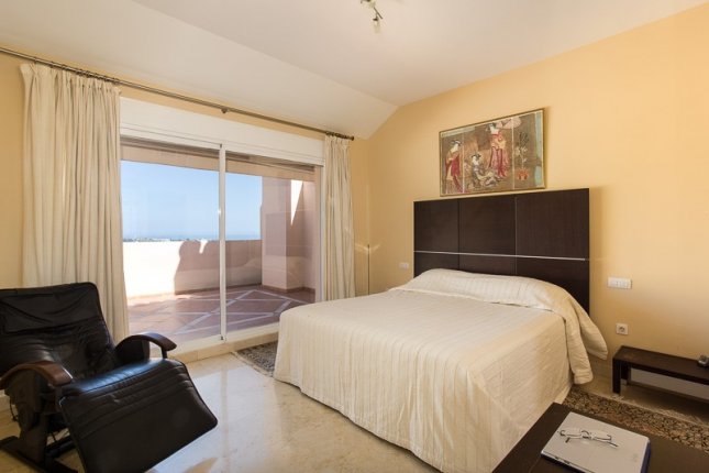 17_master_bedroom