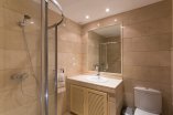 11_guest_bathroom