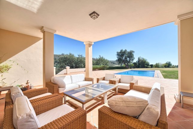 31_terrace_pool_and_garden