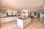 36_fully_fitted_kitchen