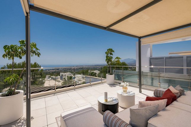 Modern house with sea views, Golden Mile