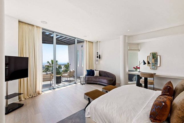 Modern house with sea views, Golden Mile