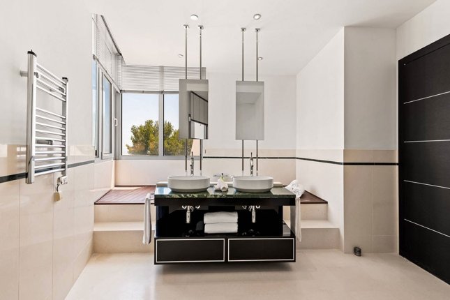 Modern house with sea views, Golden Mile