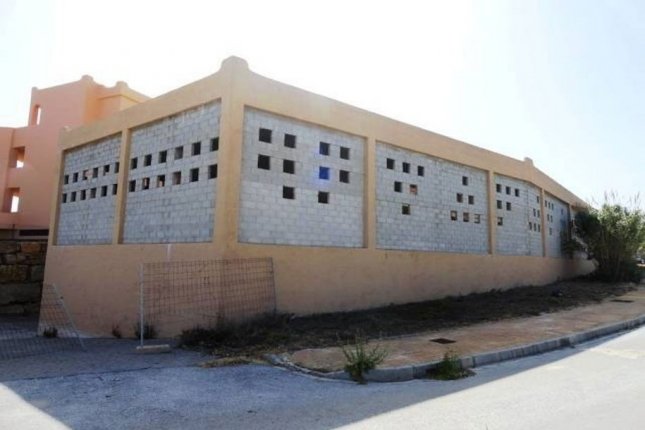 Fantastic Commercial Property with parking spaces, Casares Beach