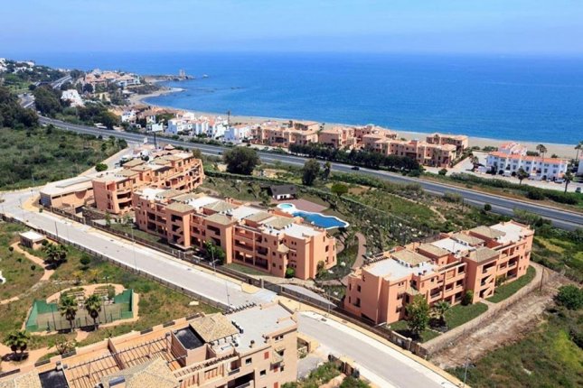 Fantastic Commercial Property with parking spaces, Casares Beach