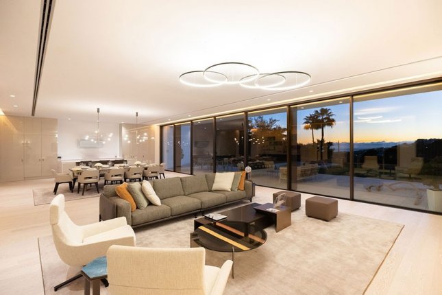 OUTSTANDING MODERN VILLA IN LA RESERVA DE ALCUZCUZ, BENAHAVIS