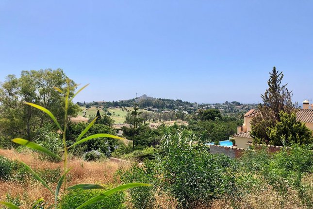 Plot in El Paraiso, Estepona
