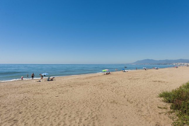 Новые апартаменты на первой линии пляжа в Los Monteros