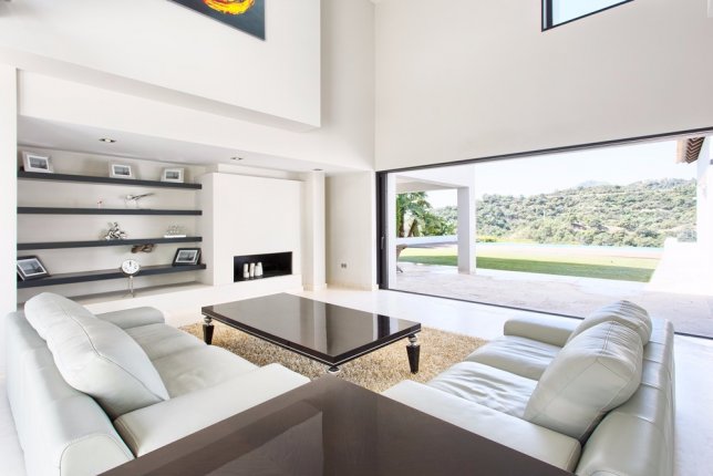 8_living_room_with_view
