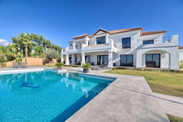 Villa with spectacular views to the Mediterranean in Benahavis