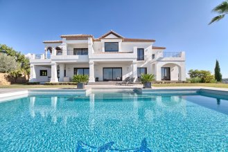 Villa with spectacular views to the Mediterranean in Benahavis