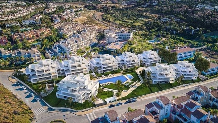New contemporary apartment complex next to Golf 