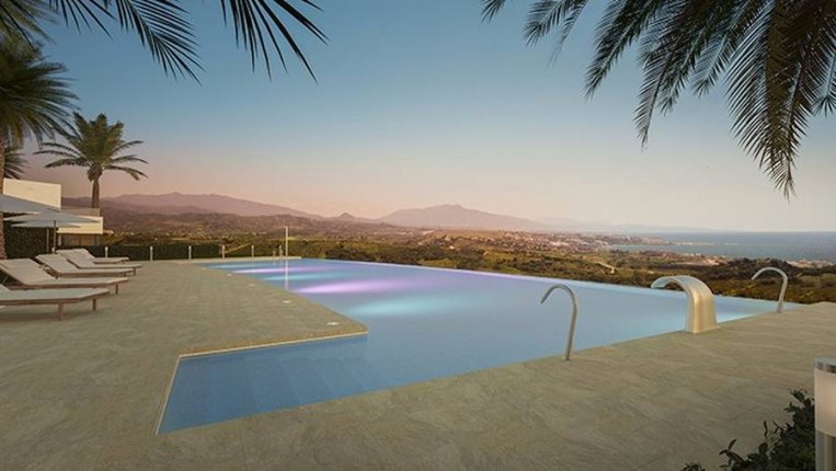 11- Piscina de noche con luces y vistas-4k
