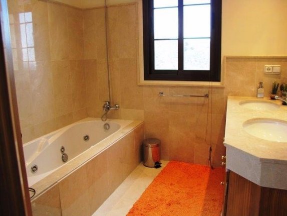 bathroom (1)