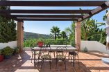 11_outside_table