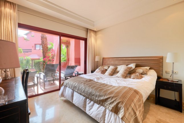 Guality ground floor apartment in the frontline beach complex Menara Beach