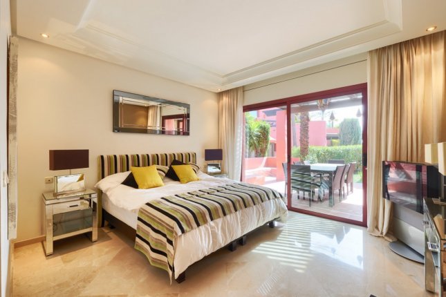 Guality ground floor apartment in the frontline beach complex Menara Beach