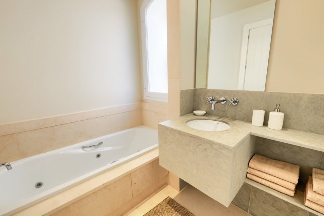 Very good quality ground floor apartment