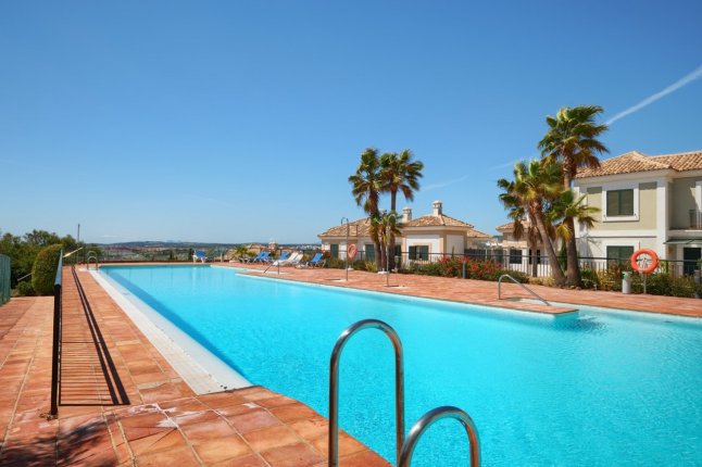 Very good quality ground floor apartment