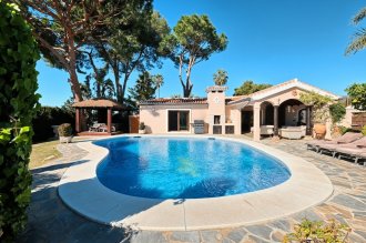 Very beautiful and comfortable family villa in Elviria