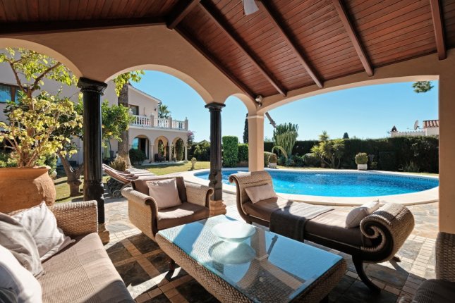 Very beautiful and comfortable family villa in Elviria