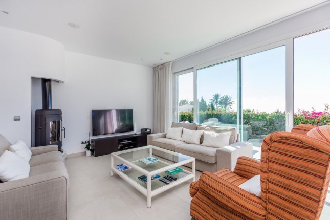 Fully Renovated Quality Villa in El Rosario