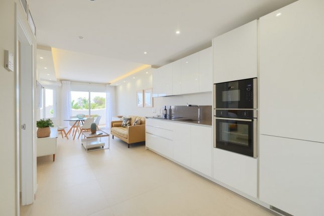 Fully redesigned and renovated apartment in Res. Royal Beach