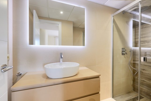 Fully redesigned and renovated apartment in Res. Royal Beach