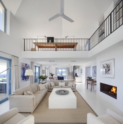 Luxury villa on a double plot with panoramic views of the Mediterranean Sea and the mountains