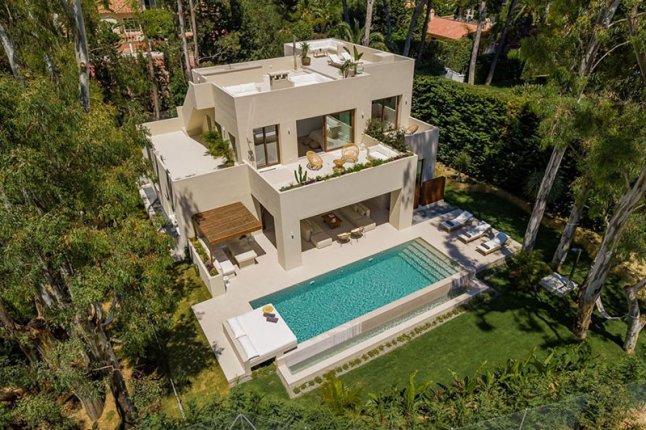 New-Villa-in-exclusive-residential-area-Los-Monteros,-Marbella_2