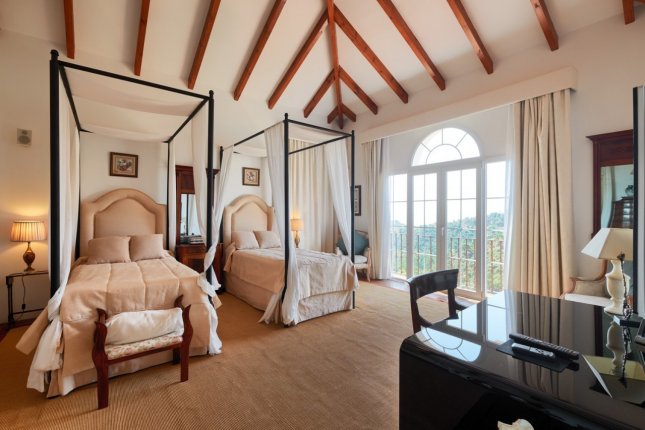 Spectacular villa with spectacular views of the coast and mountains