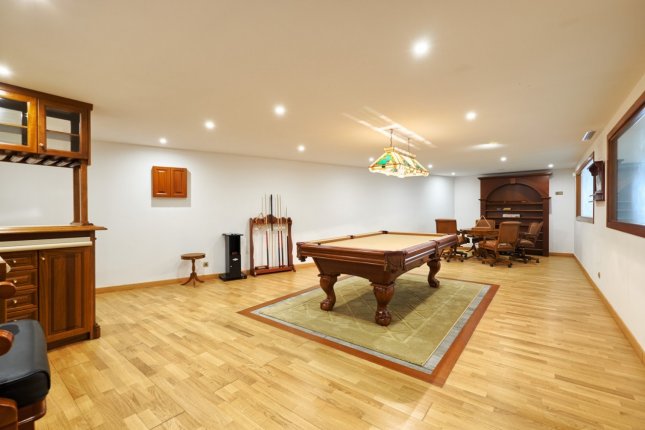 High quality, spacious new villa, ready to move in