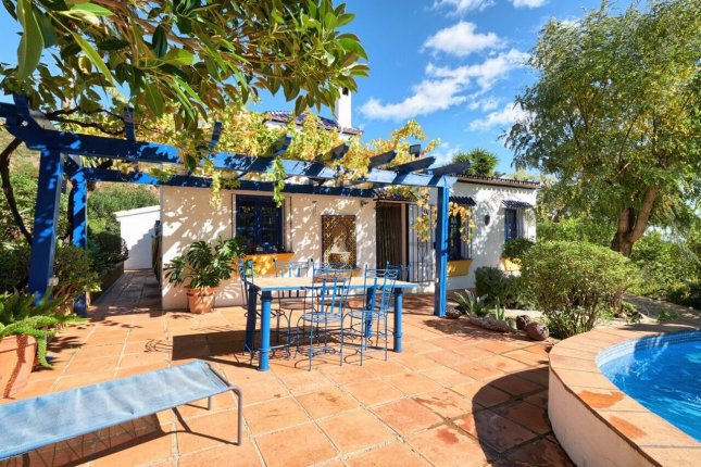 Country estate with private pool located at the foot of the mountain