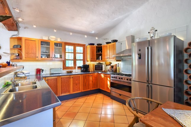 Country estate with private pool located at the foot of the mountain