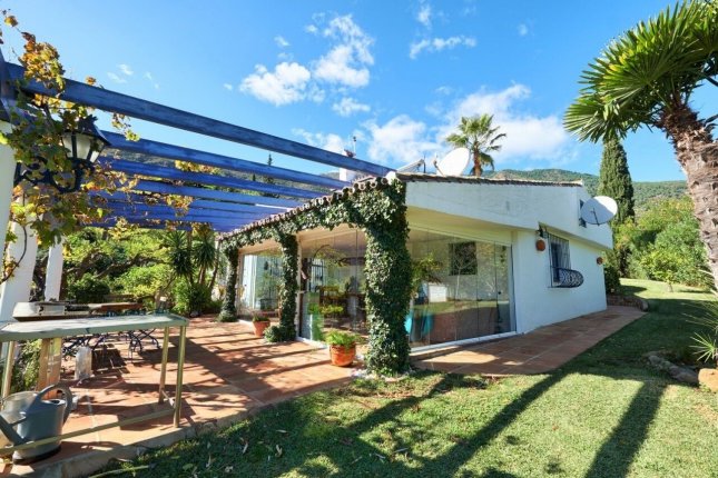 Country estate located2