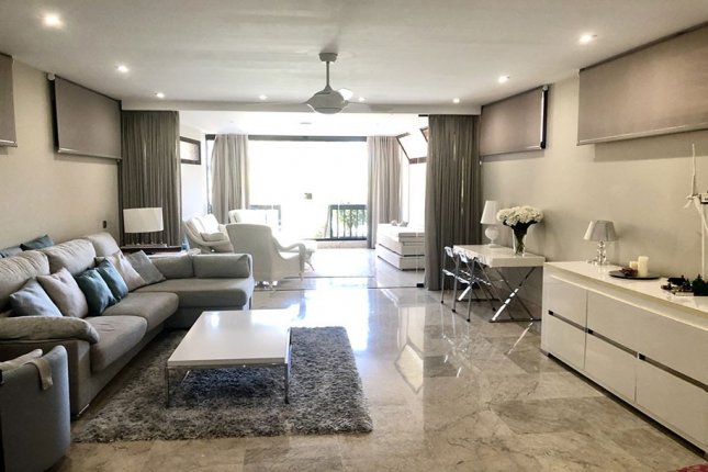 Luxury Beachfront Apartment, Marbella