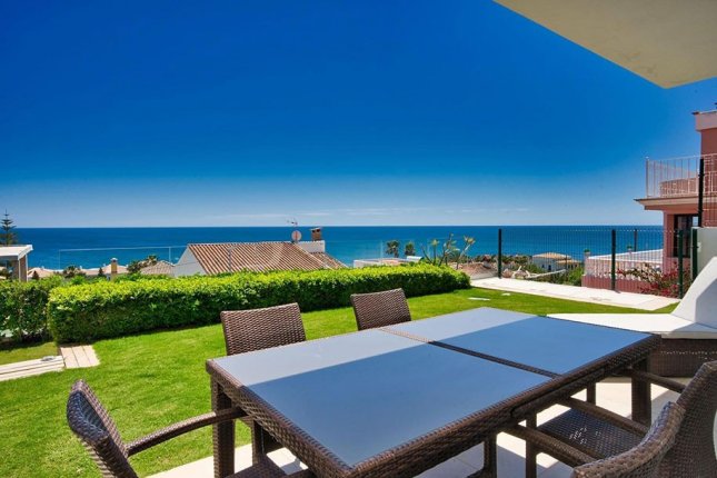 Beautiful Villa close to the sea, Atalaya Estepona