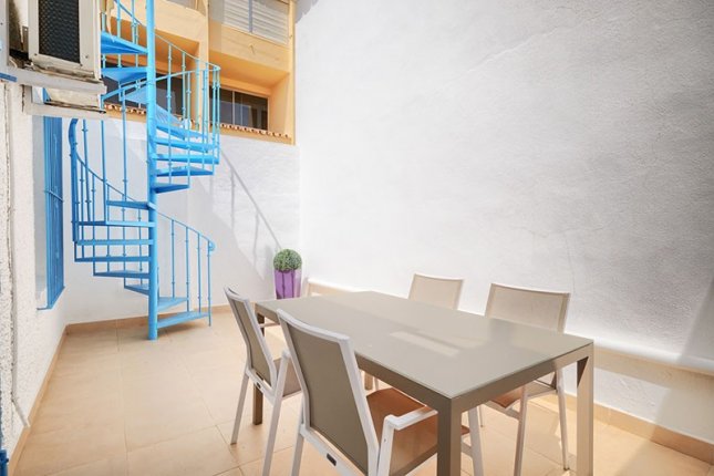 Beautiful and cozy town house on the first coastline, in the Golden Mile, Estepona
