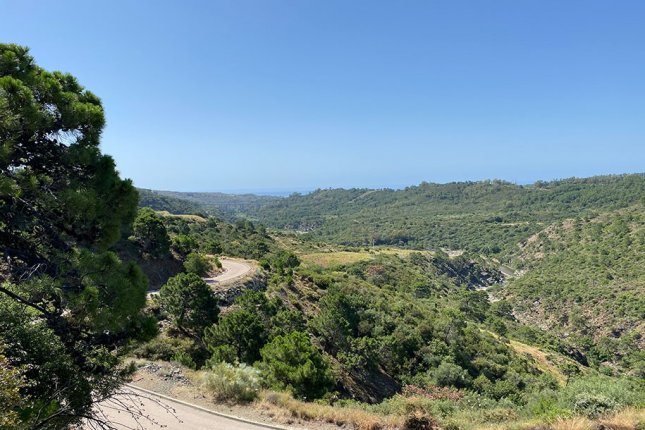 Plot with stunning panoramic views in Monte Mayor